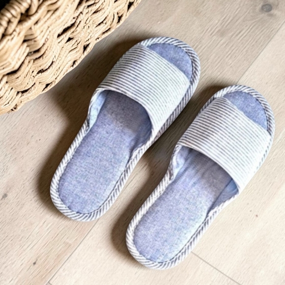 Unbranded Shoes - 🩴NWOT Blue & White Striped Slide. Soft W/ Rubber Soles